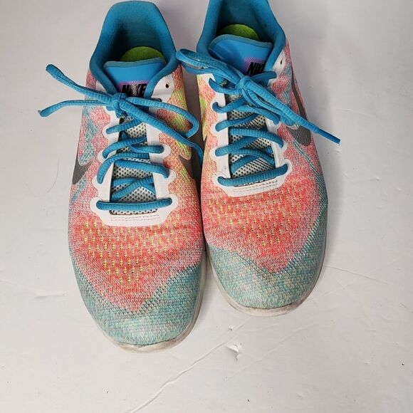 NIKE FREE RUNNING WHITE METALLIC SILVER SHOES 904258-100 7 Youth Or Woman’s 8.5 - Picture 2 of 6